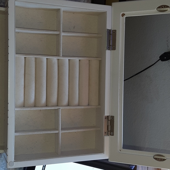 Jewelry box - Picture 2 of 3